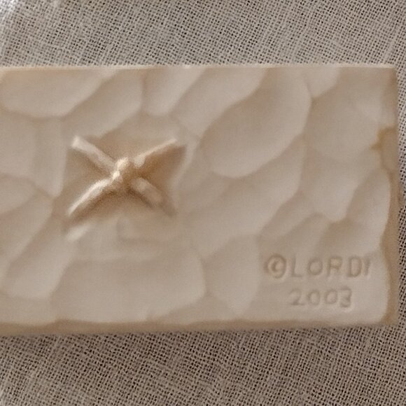 Willow Tree "Friendship" Small Trinket Box Susan Lordi 2003 - Picture 12 of 12